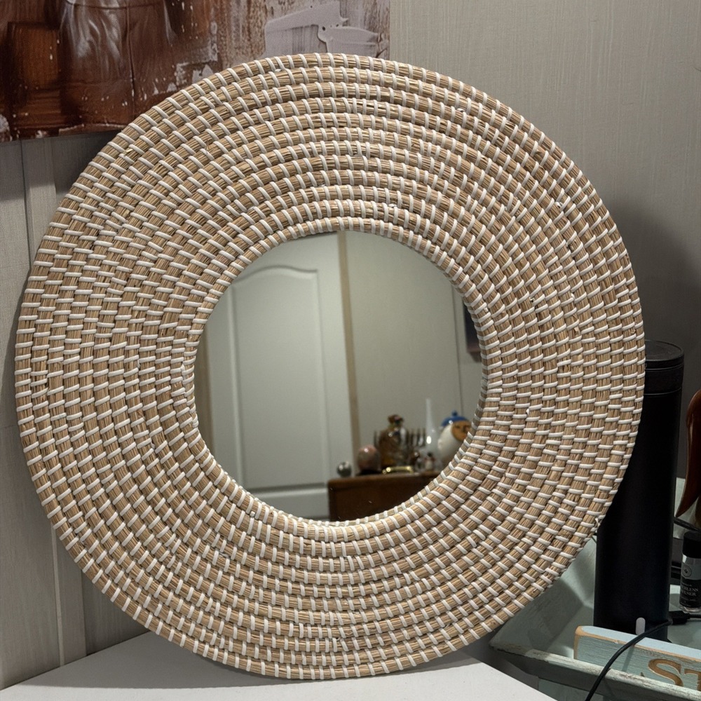 20" Woven Seagrass Round Wall Mirror Coastal Boho Accent Mirror Natural/White